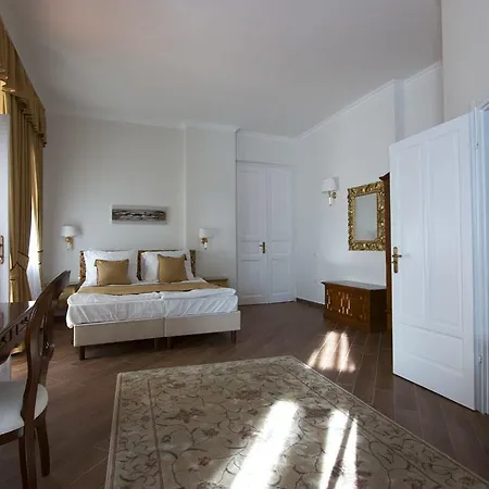 Jokai Bed & Breakfast