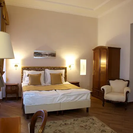 Jokai Bed & Breakfast 3*