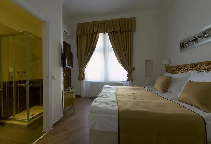 Jokai Bed & Breakfast 3*